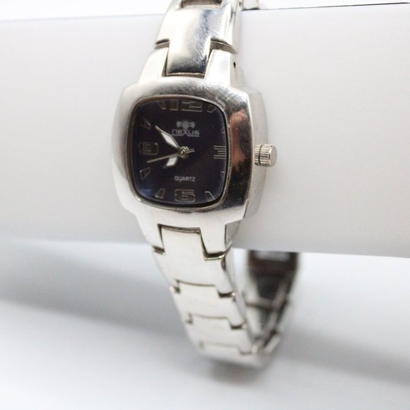 VIntage Nexus Watch Men's Elegant Silver Tone Stainless Steel Navy Blue Dial - Picture 3 of 9